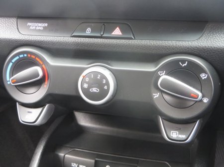 2019 Kia Stonic K2 5DR // ONLY 28k KMS // €16,950 thumbnail