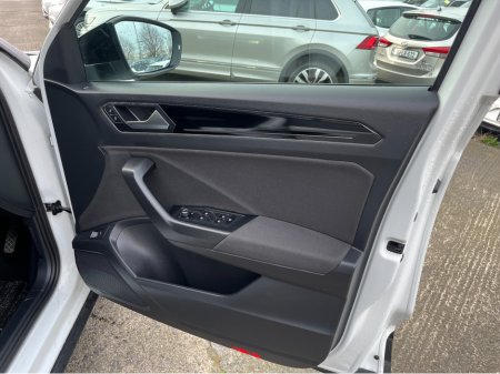 2022 Volkswagen T-Roc STLYE BLACK PACK AUTOMATIC 1.5 PETROL //LOW MILES//HIGH SPEC//KEYLESS ENTRY//ADAPTIVE CRUISE CONTROL//REVERSE CAMERA// €29,950 thumbnail