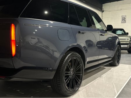 2025 Land Rover Range Rover P460 E-HYBRID HIGH SPEC NEW €149,950 thumbnail