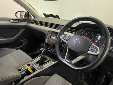 2022 Volkswagen Passat BUSINESS 2.0 TDI MANUAL 6SPEED FWD 150 4DR €27,900 thumbnail
