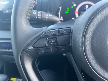 2025 Toyota Yaris YARIS LUNA SPORT €28,888 thumbnail