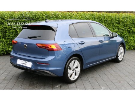 2025 Volkswagen Golf eTSI HYBRID AUTO €31,995 thumbnail