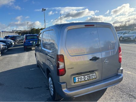 2021 Opel Combo 1.5 3 Seater price is €10406 plus vat €10,406 thumbnail