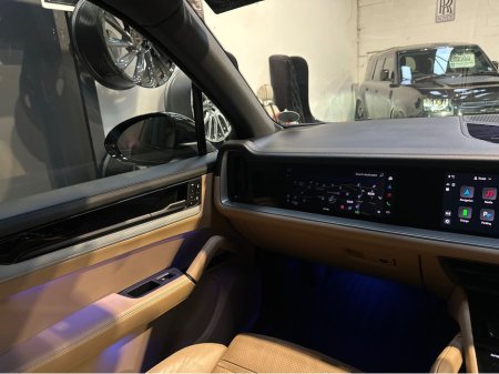 2024 Porsche Cayenne 3.0 V6 E-HYBRID MEGA  SPEC €109,950 thumbnail