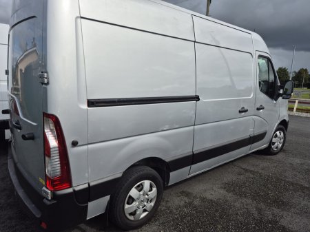 2017 Nissan NV400  €6,990