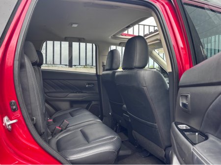 2016 Mitsubishi Outlander 2.0 G PHEV 200BHP 5DR // HIGH SPEC €13,695