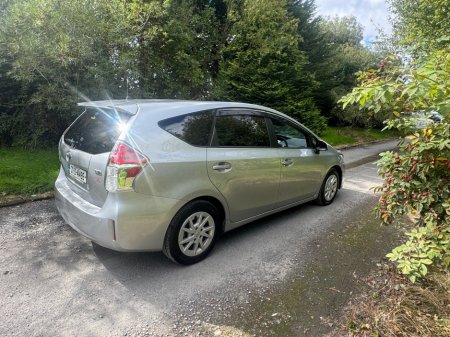 2021 Toyota Prius Alpha 1.8 HYBRID AUTO €22,899