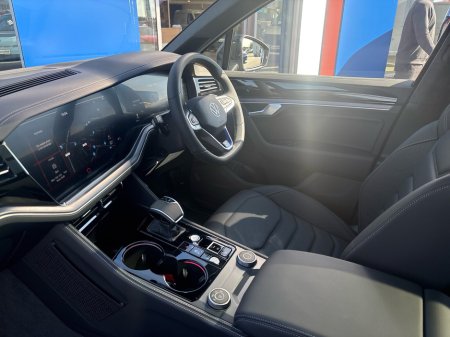 2025 Volkswagen Touareg 3.0 TSI PHEV 462HP R €115,975