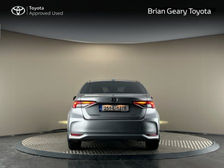 2025 Toyota Corolla HYBRID LUNA SPORT SALOON €34,450