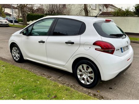 2016 Peugeot 208 COMMERCIAL ACCESS 1.6 BLUE HDI €4,850