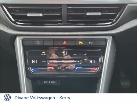 2024 Volkswagen T-Roc LIFE 2.0 TDI M6F 116 BHP €31,950 thumbnail