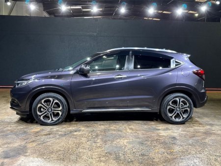 2020 Honda Vezel HYBRID 1.5L AUTOMATIC - HALF LEATHER UPHOLSTERY - REVERSE CAMERA - CRUISE CONTROL - A/C CONTROLS - ALLOY WHEELS €23,450 thumbnail