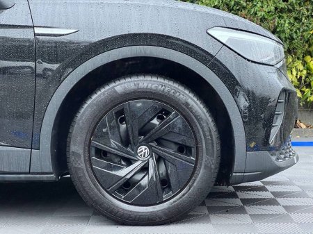 2023 Volkswagen ID.4 PURE LIFE 52KWH // HEATED SEATS // APPLE CARPLAY/ANDROID AUTO // DIGITAL CLUSTER €22,900 thumbnail