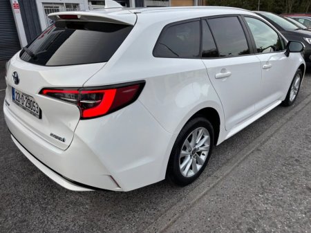 2022 Toyota Corolla 1.8 Hybrid Luna Saloon €20,750 thumbnail
