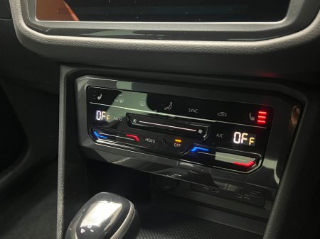 2023 Volkswagen Tiguan R-LINE 1.4 TSI PHEV DSG €36,990 thumbnail