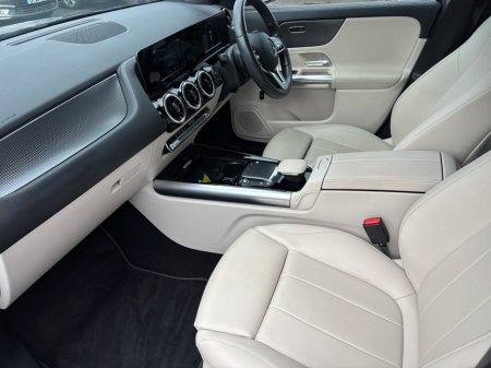 2021 Mercedes-Benz GLA Class 180 D 5DR AUTO €35,950 thumbnail