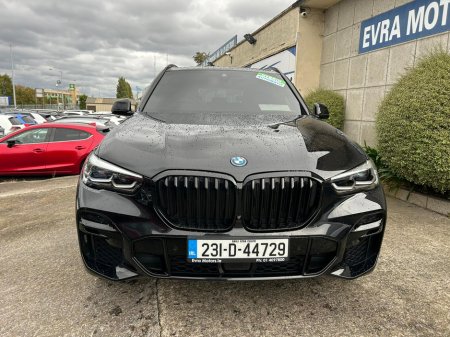 2023 BMW X5 XDRIVE 45E M-SPORT PHEV 3.0 PETROL //HIGH SPEC//MERINO LEATHER//HARMAN KARDON SOUND SYSTEM//HEAD UP DISPLAY//HEATED STEERING WHEEL// €73,950