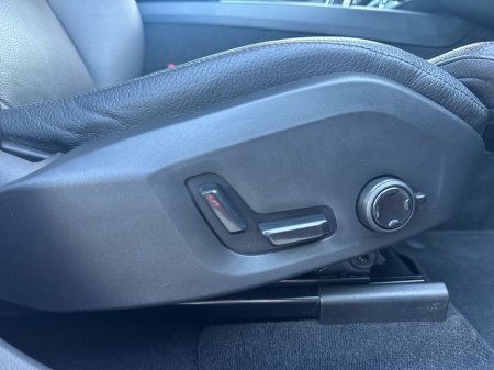 2023 Volvo XC60 T6 PHEV 350hp AT8 Plus (dark theme) €44,975 thumbnail