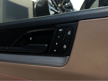 2024 Porsche Cayenne 3.0 V6 E-HYBRID MEGA  SPEC €109,950 thumbnail