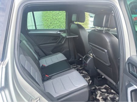 2020 Volkswagen Tiguan R-LINE 4MOTION AUTOMATIC 2.0 DIESEL //LOW MILES//HIGH SPEC//360 PARKING CAMERAS//HEATED FRRONT AND REAR SEATS//HEAD UP DISPLAY// €34,950 thumbnail