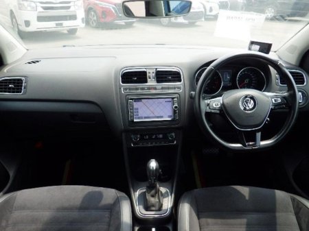 2017 Volkswagen Polo TSI HighLine Mystar €13,750