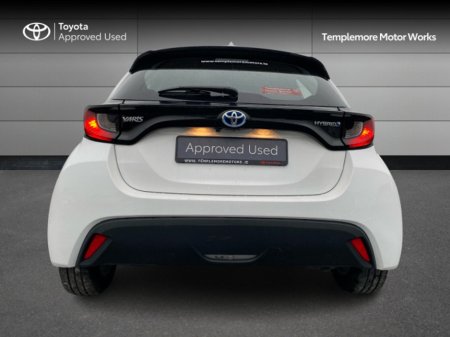 2022 Toyota Yaris YARIS HYBRID LUNA €21,950