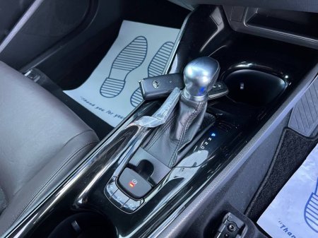 2017 Toyota C-HR MODELLISTA 1.8 HYBRID // 18" DIAMOND CUT ALLOYS // HEATED SEATS // REVERSE CAMERA €18,750 thumbnail