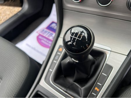 2016 Volkswagen Golf ==STUNNING CAR-1.6TDI//HEATED SEATS//FRESH NCT//SERVICED== €10,450 thumbnail