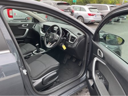 2021 Kia Ceed 2 CRDI ISG MHEV €21,995 thumbnail