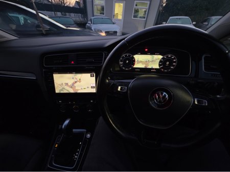 2017 Volkswagen Golf ( 172 REG ) HIGHLINE 1.4 MK7.5 SAT NAV PACK - VIRTUAL CLOCKS -REVERSE CAMERA - NAVIGATION - CARPLAY - ANDROID AUTO- BLIND SPOT REAR TRAFFIC ASSIST - DISCOVER PRO €17,950 thumbnail