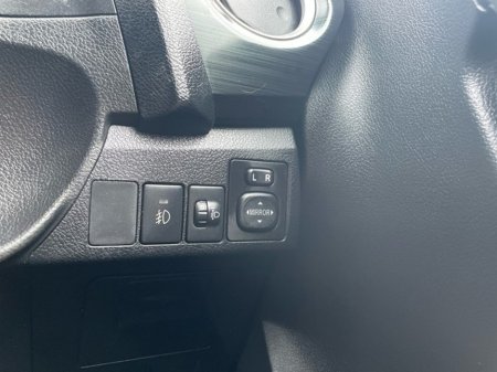 2015 Toyota Auris 1.33 5DR TERRA 4DR €12,888 thumbnail