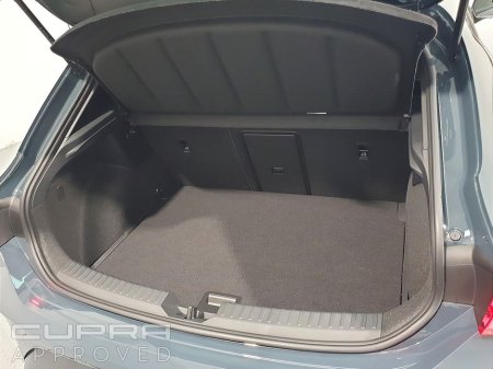 2025 SEAT Leon 2.0TDI 150hp Auto €38,945 thumbnail