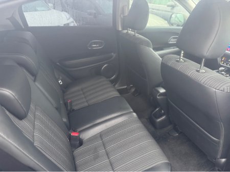 2015 Honda Vezel Hybrid | Heated Seats | Camera | High Spec €13,750 thumbnail