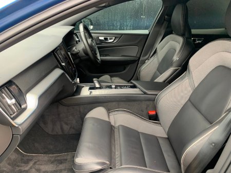 2021 Volvo V60 2.0 B4 197 BHP DSL R-DESIGN AUTO // ONE OWNER // FULL SERVICE HISTORY // STUNNING CONDITION 02/27 NCT // €270 ROAD TAX // €30,950 thumbnail