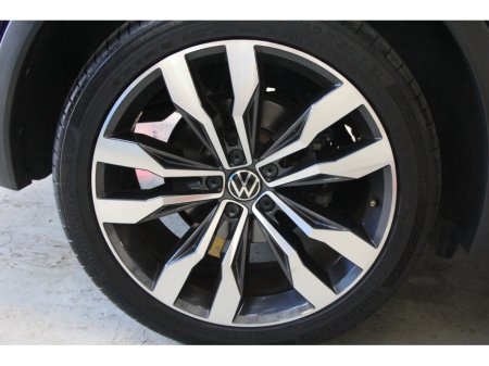2023 Volkswagen Tiguan Allspace 2.0 TDI 150HP R-Line DSG €49,950 thumbnail
