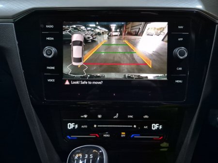 2022 Volkswagen Passat BUSINESS 2.0 TDI MANUAL 6SPEED FWD 150 4DR €27,000 thumbnail