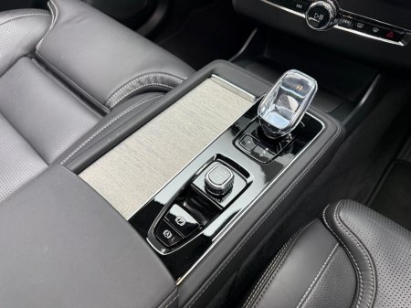 2025 Volvo XC90 ULTRA T8 RECHARGE 2.0 455HP PHEV *7 SEATER* €89,990 thumbnail