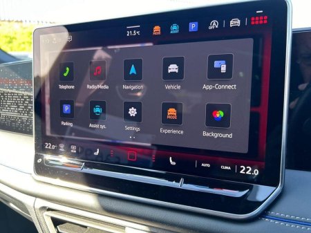 2024 Volkswagen Tiguan 2.0 TDI 150HP R-Line DSG Panoramic Sunroof €52,995 thumbnail