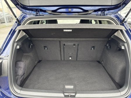 2023 Volkswagen Golf 2.0 TDI 115HP Style €29,975 thumbnail