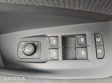 2025 Skoda Superb COMBI SPORT 2.0TDI 150HP DSG €55,950 thumbnail