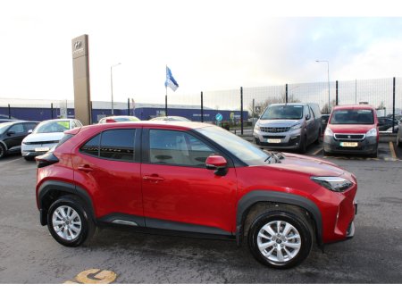 2022 Toyota Yaris Cross 1.5 Hybrid CVT Luna €23,950 thumbnail