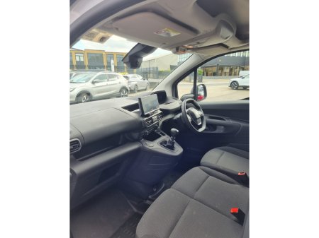 2024 Peugeot Partner  €23,950