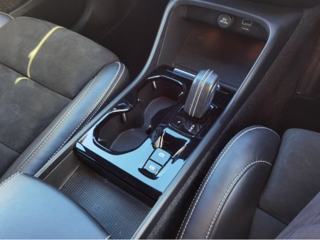 2022 Volvo XC40 1.5 RECHARGE T5 R-DESIGN AUTOMATIC PETROL PLUG-IN HYBRID - FINANCE AVAILABLE - CALL US TODAY ON 01 492 6566 OR 087-092 5525 €28,950 thumbnail