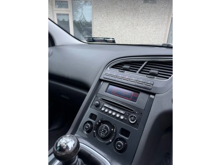 2016 Peugeot 5008 FAMILY 1.6 BLUE HDI 120 L LEATHER €6,950