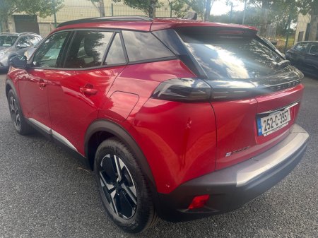 2025 Peugeot 2008 Electric 156bhp (54 kWh) Allure €31,900