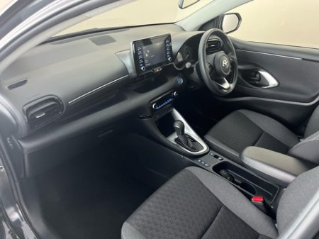 2023 Toyota Yaris HYBRID LUNA €24,450 thumbnail