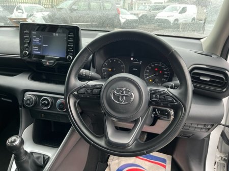 2022 Toyota Yaris FRESH SELECTION OF TRADE-INS YARIS 1.0 LUNA 4DR thumbnail