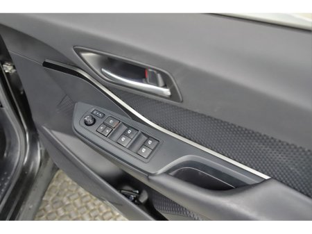 2019 Toyota C-HR 1.8 HYBRID SPORT *REVERSE CAM*PRIVACY GLASS* €21,490 thumbnail