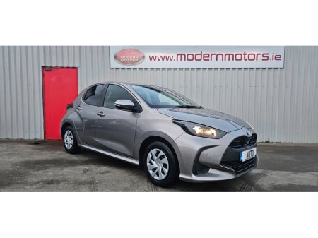 2021 Toyota Yaris automatic/hybrid 1.5 new model €14,250