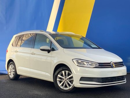 2018 Volkswagen Touran 2.0 TDI 7-SEATER AUTO // SERVICE HISTORY // APPLE CARPLAY/ANDROID AUTO // INDEPENDENT BACKSEAT CLIMATE CONTROL €21,750